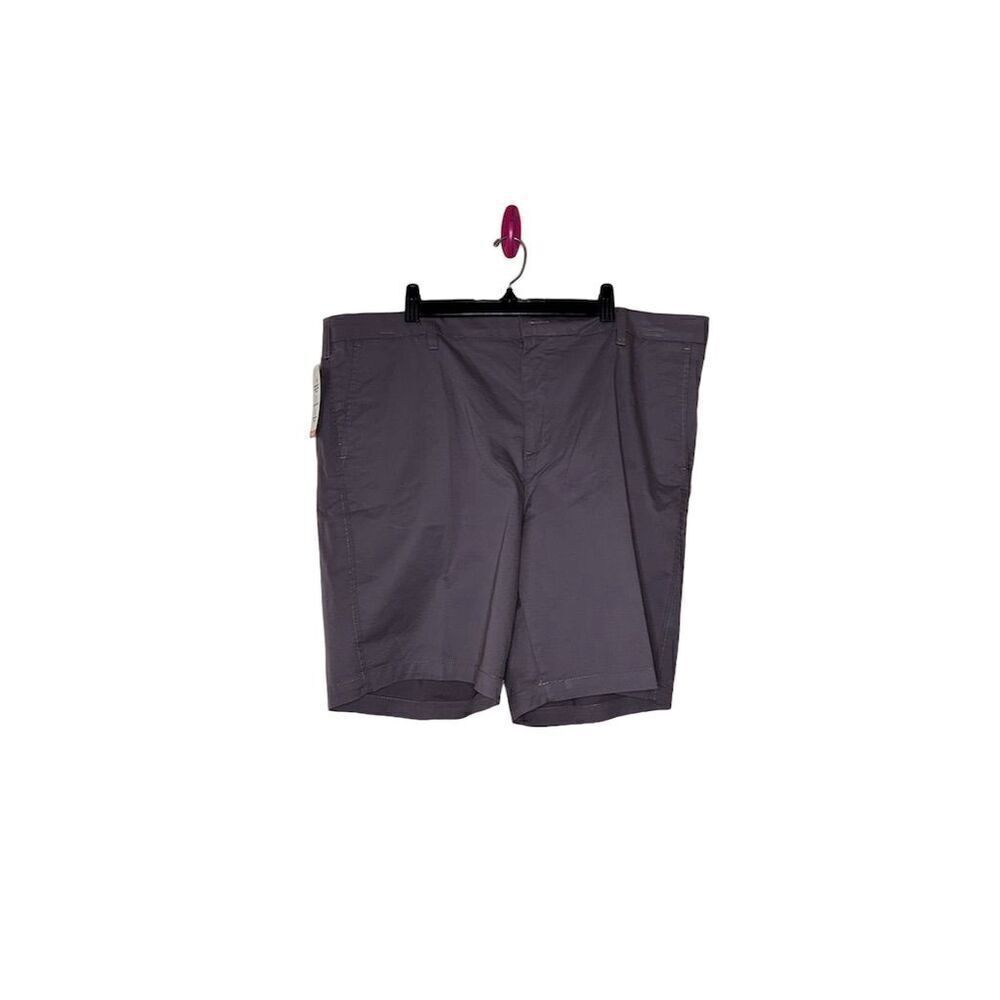 Men's Gray Chino Shorts Size 42 Flex Comfort Waistband 9" Inseam Dockers